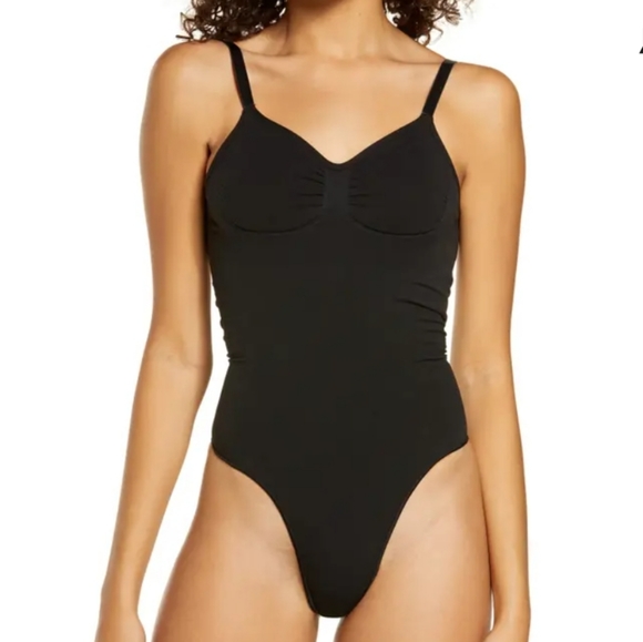 SKIMS Other - SKIMS Onyx Black Sculpting Bodysuit S/M